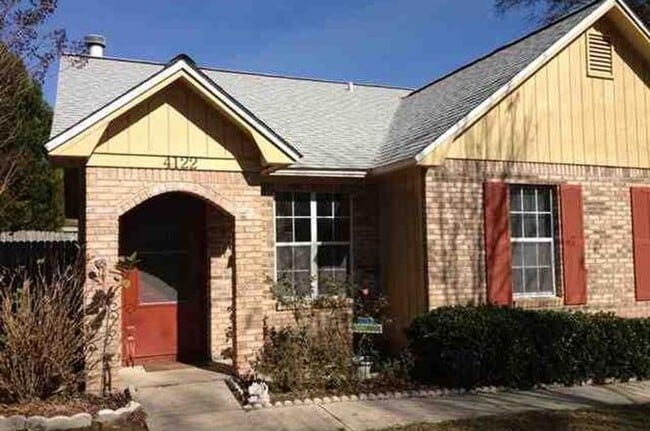 3 bedroom 2 bath in a cute neighborhood. - 3 bedroom 2 bath in a cute neighborhood. House