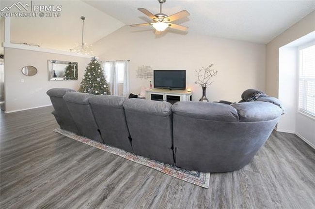 2220 Lisa Dr