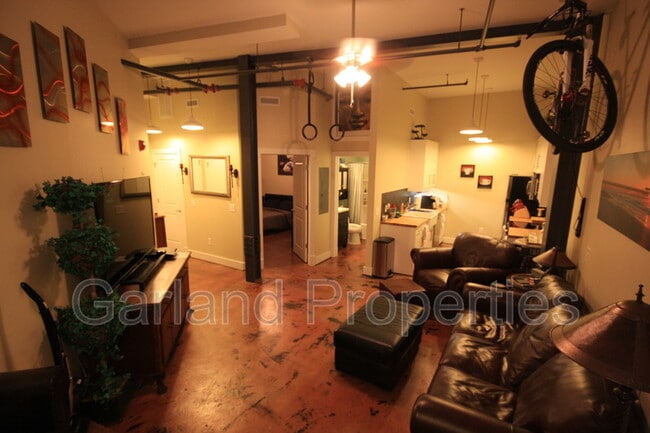 Photo - 425 Campbell Ave SW Unit 107