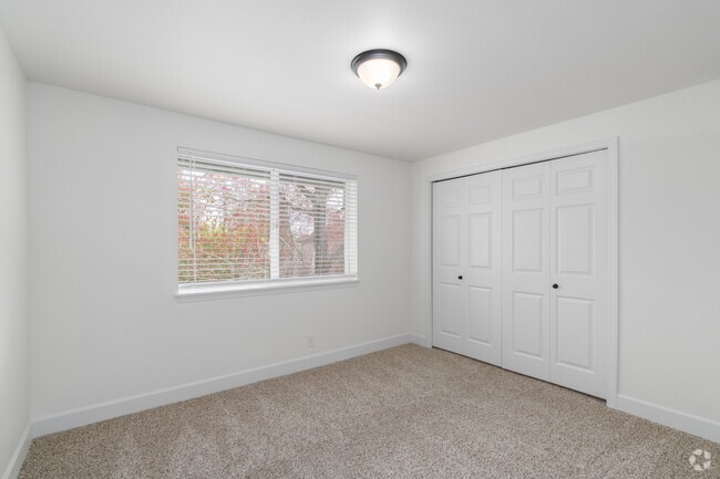 2BR, 1BA - 848SF - Primary Bedroom