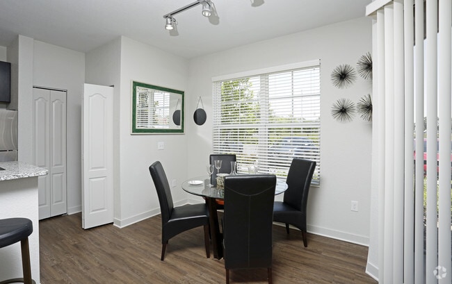 Comedor - The Grand at Westside