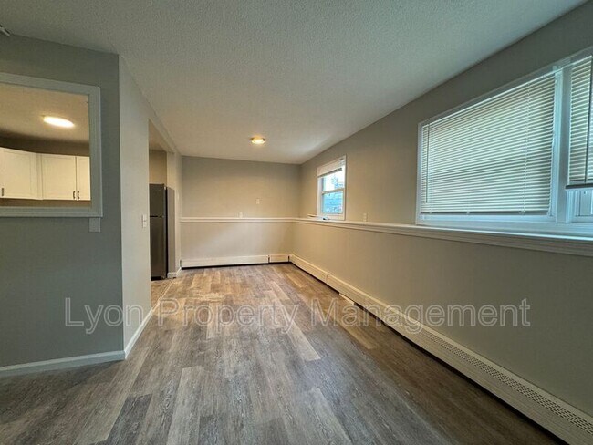 Photo - 235 Weeden St Unit 2