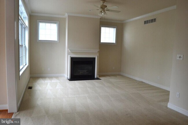 Photo - 806 Wren Ln