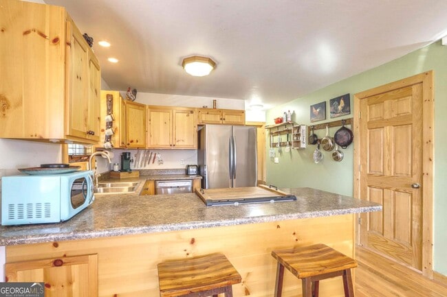 Photo - 565 Ross Ridge Rd