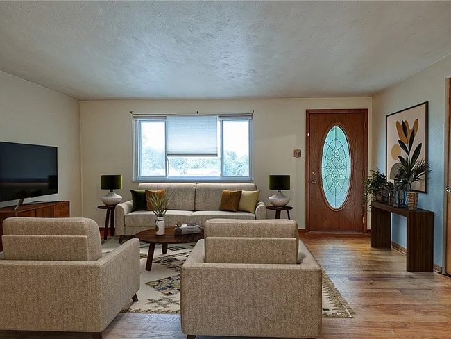 Photo - 1425 Willoughby St