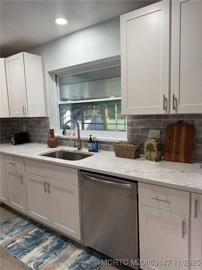 154 SE Selva Ct