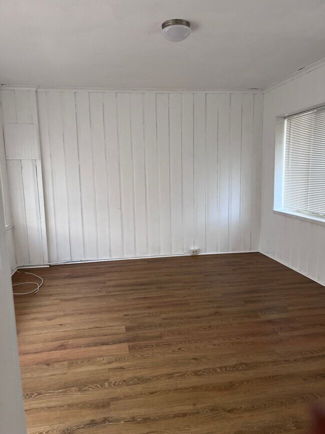 Photo - Adorable 1 bedroom near Kenwood!