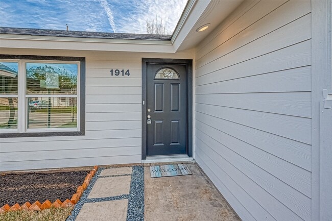 Photo - 1914 Lynnview Dr