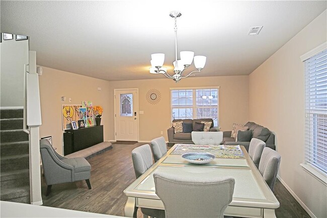 Photo - 801 SW Loudon Dr