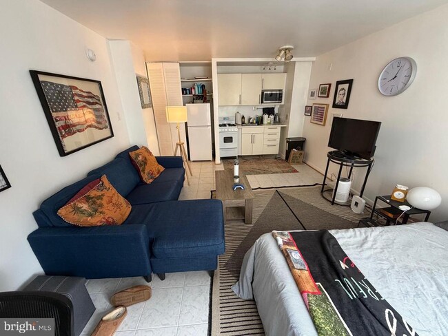 Building Photo - 950 25th St NW Unit 523N