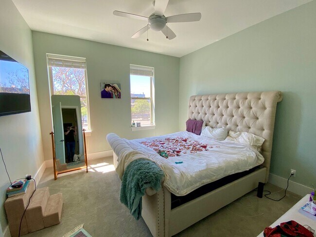 Photo - Luxury 5 Bedroom Townhouse