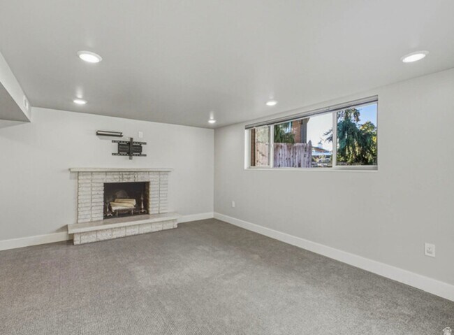 Photo - 2036 Highland View Cir