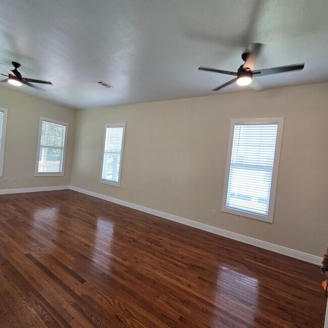 Photo - 1818B Elvin Dr