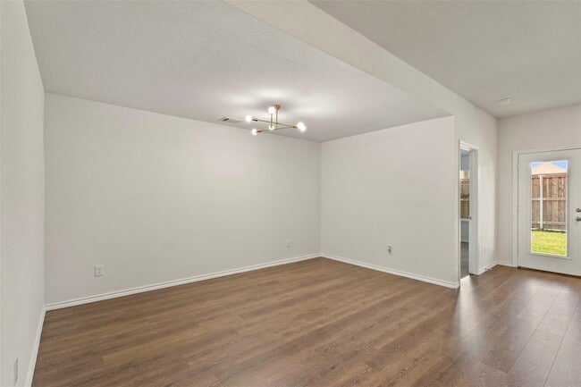 11129 Pond View Ct