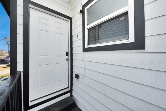 Photo - 618 Maple Way St