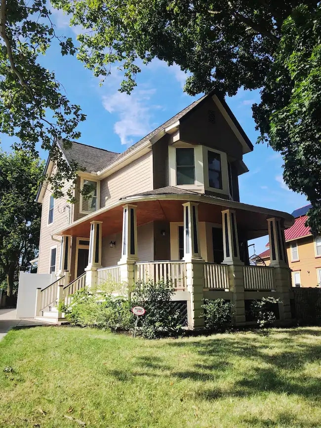 Front of House - 7714 Franklin Blvd House