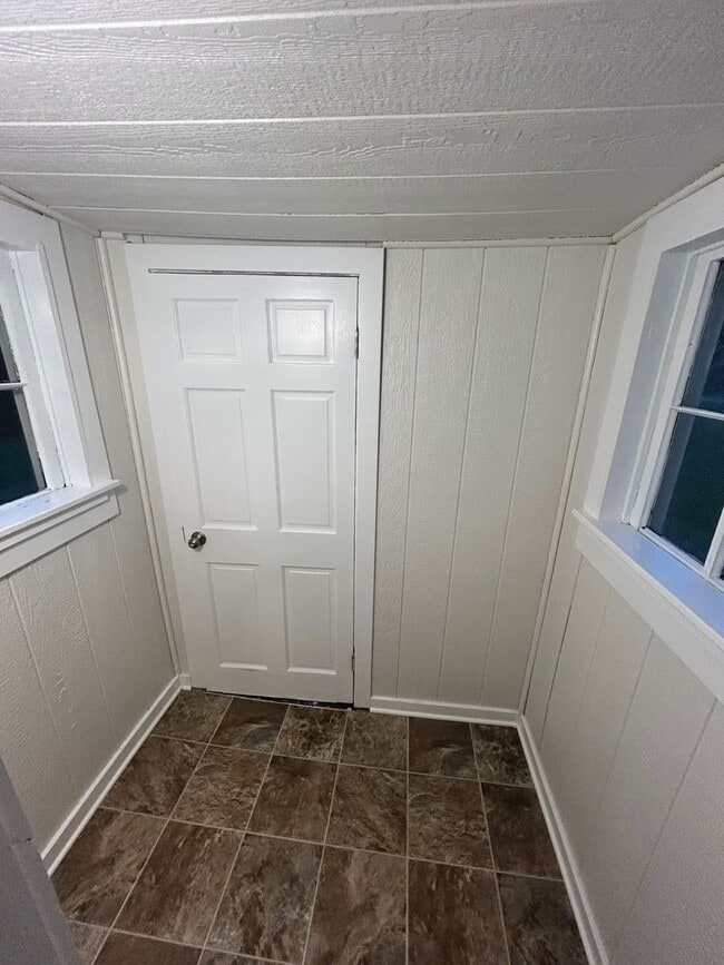 Photo - 270 W Pine St NE