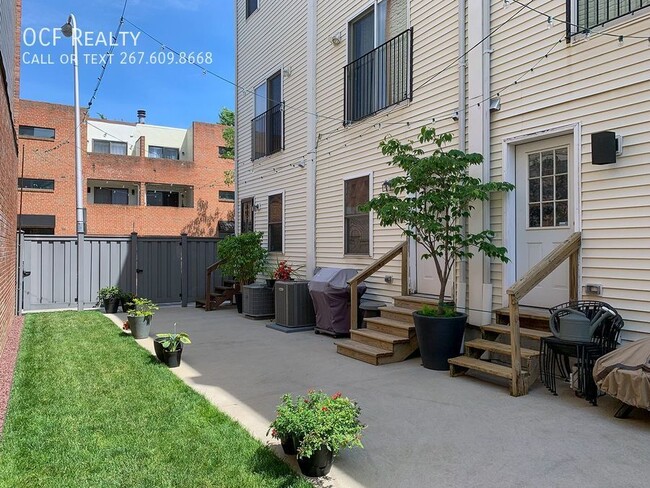 Three Bed Washington Square West Townhome - Three Bed Washington Square West Townhome