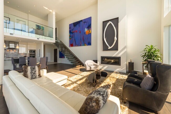 Photo - The Aqua Vista - Penthouse Unit 1103