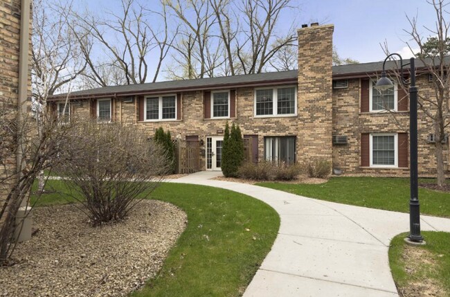 4542 Cedar Lake Rd Townhome For Rent In Saint Louis Park Mn