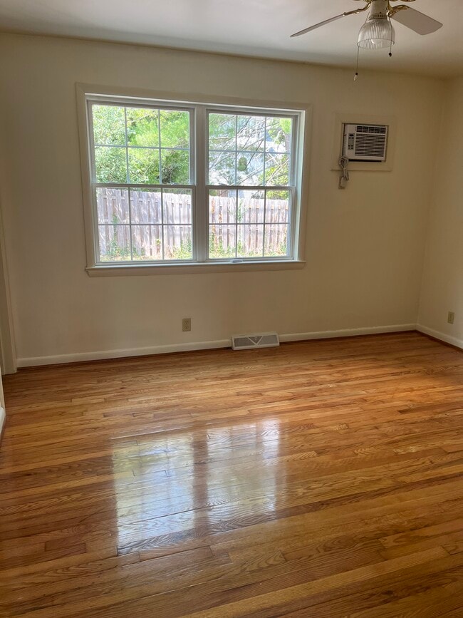 Photo - 312 S Poplar St