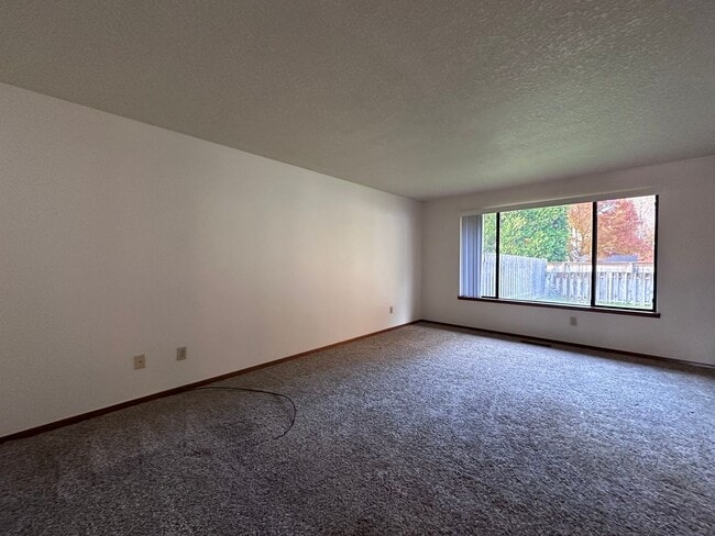 Photo - Charming 2 Bedroom Duplex with Spacious Yard in Gresham!