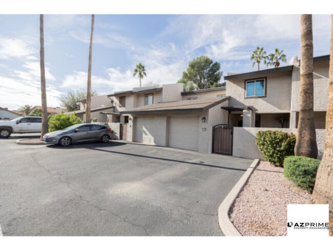 Building Photo - Stunning 3/2.5 Waterfront Townhome in The Landings, Mesa!