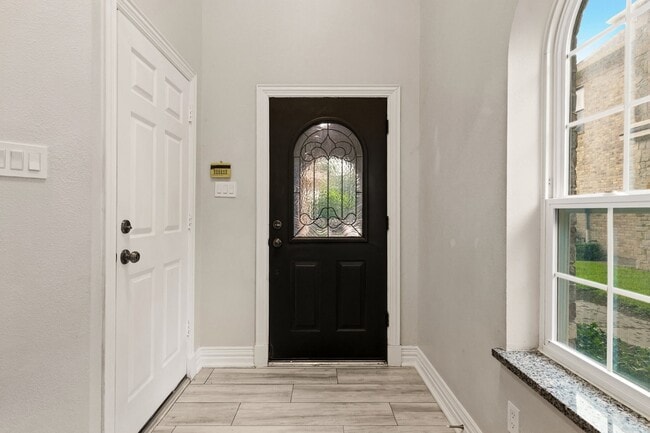 Photo - 10 Stonebriar Ct