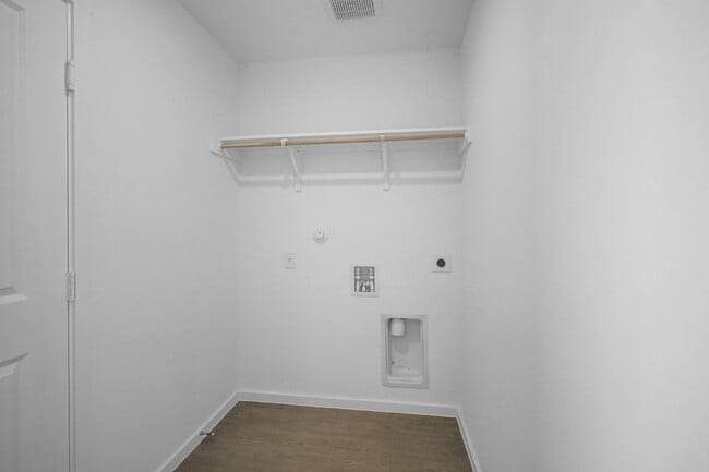 Photo - 1442 Mira Mill