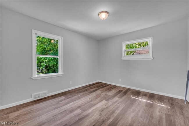 Building Photo - 18304 Garden Blvd