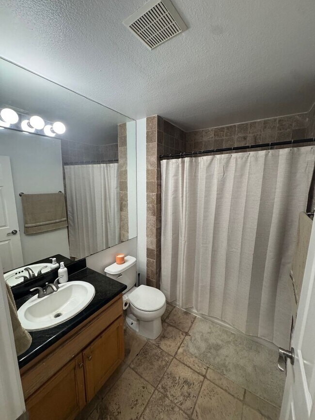 Photo - Newly renovated 2 bedroom, 2 bathroom condo Unidad D7