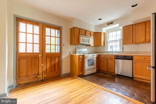Photo - 404 S Croskey St Unit A