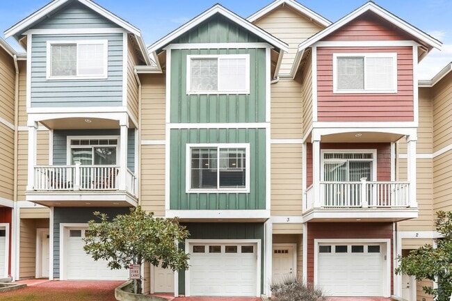 Building Photo - Bright and inviting townhome located in a charming community in Mountlake Terrace.