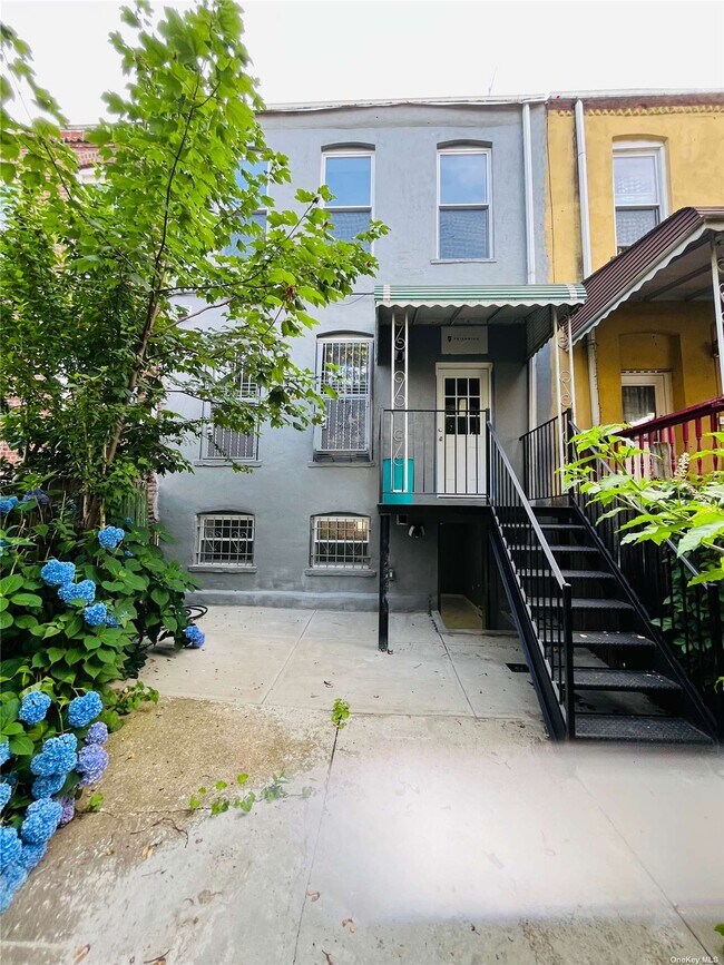 Photo - 77 Euclid Ave