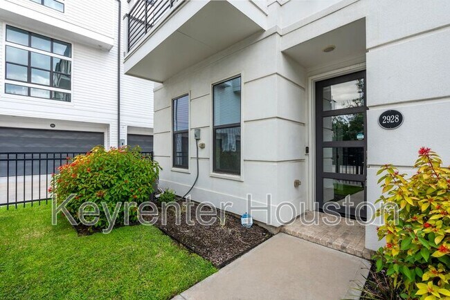 Photo - 2928 Lamar St