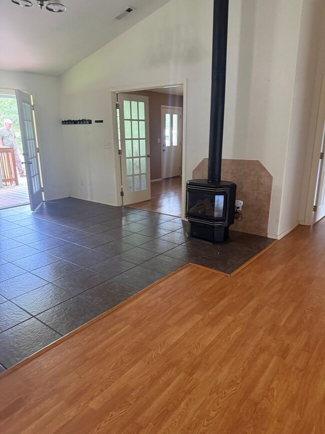 Photo - 3BED2BATH - LARGE FENCED BACK YARD, CENTRAL AC/HEAT, STAINLESS STEEL APPLIANCED, WASHER/DRYER HOOKUP