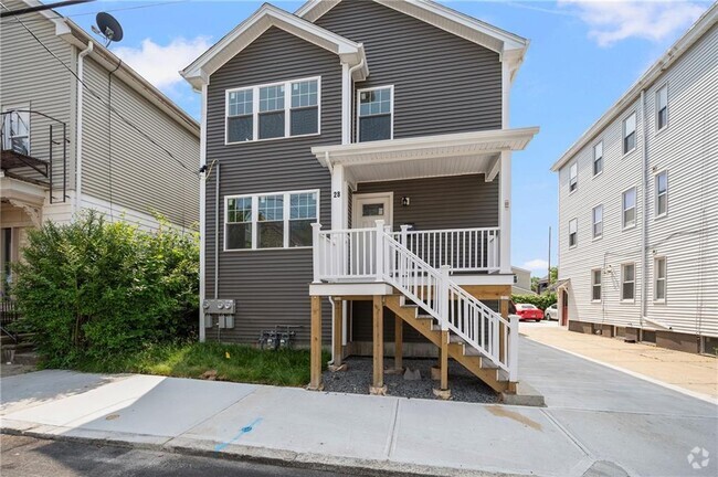 Building Photo - 28 Grosvenor Ave Unit 2 Rental