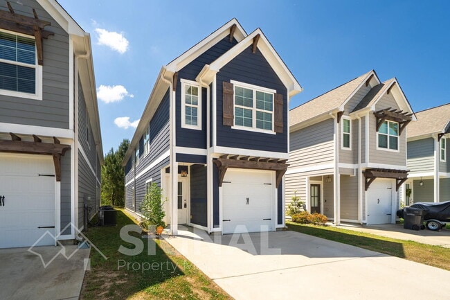 Photo - 215 Creek Run Way