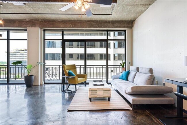 Photo - 311 W 5th St Unidad 806 Rental