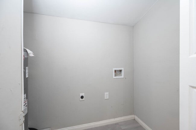 Building Photo - 4356 Phlox St