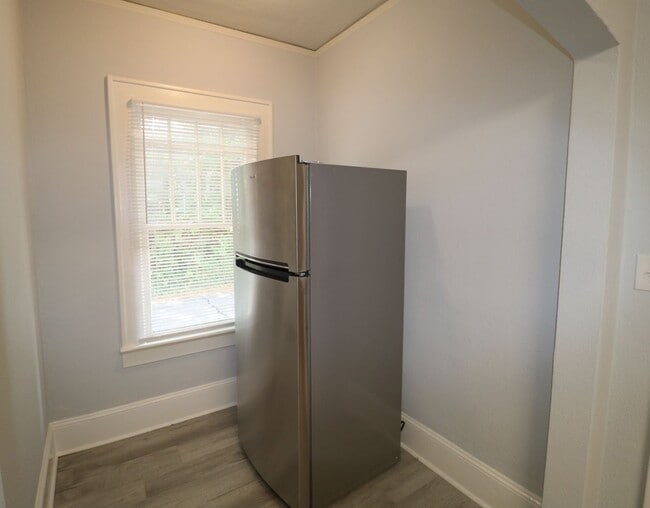 Photo - 2080 Queen St