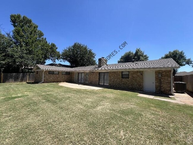 Building Photo - 2405 NW 113th Pl Rental