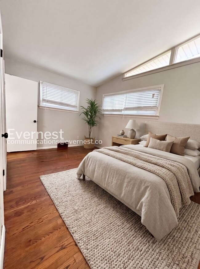 1130 Trampe Ave