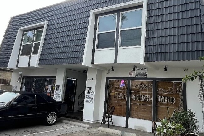 Building Photo - 4843 Voltaire St