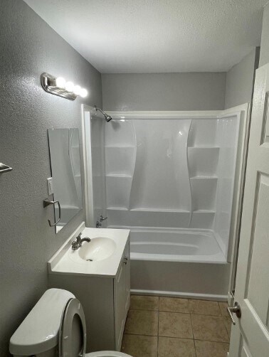 Photo - 727 W 5th St