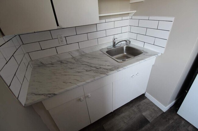 Photo - Hartford Apartments