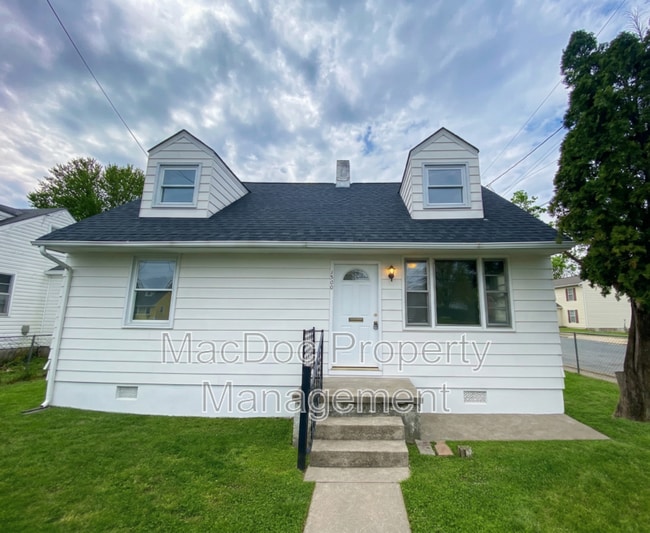 Building Photo - 1500 Airport Ave