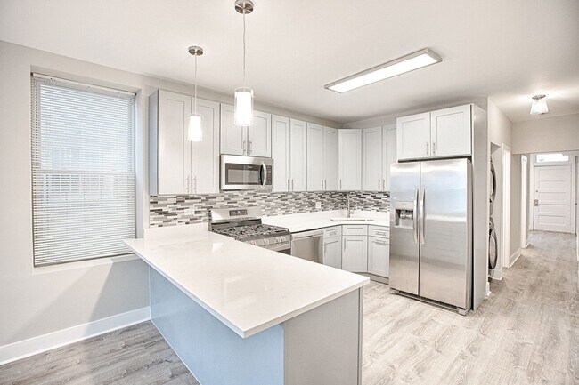 Building Photo - Beautiful 4bed/2bath GARDEN Unit 0