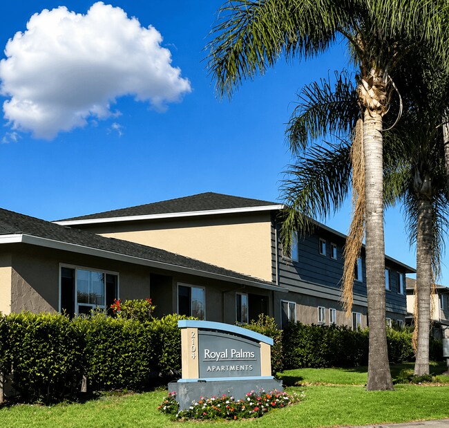 Royal Palms Apartments