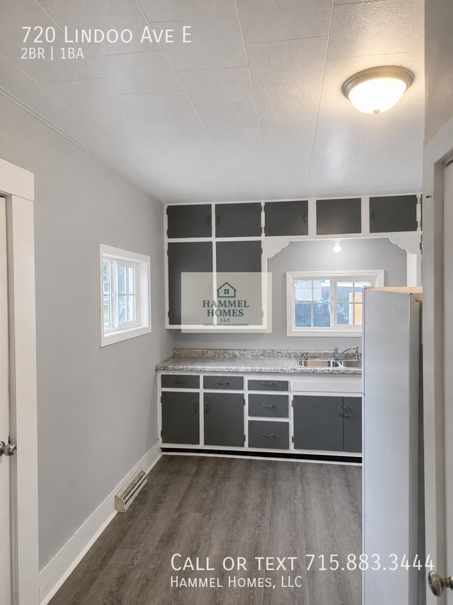 Photo - 720 Lindoo Ave E